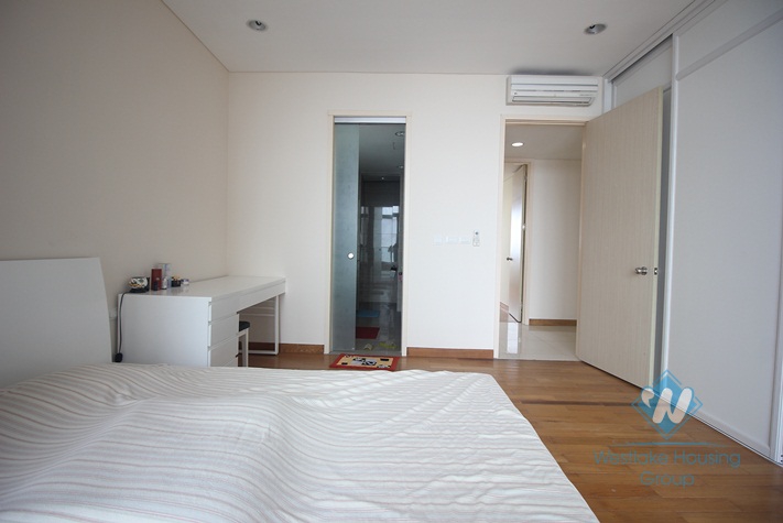 Beautiful apartment with 02 bedrooms for rent in Dolphin Plaza - My Dinh area